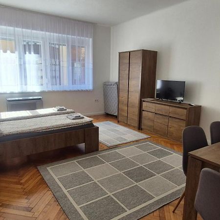 Downtown Studio Apartman Pecs Exterior photo